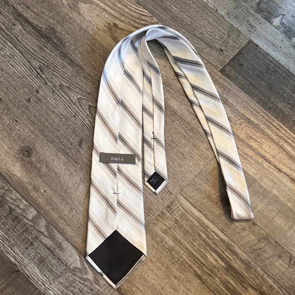 Apt. 9 Cream and Tan Striped Tie - Picture 2 of 3
